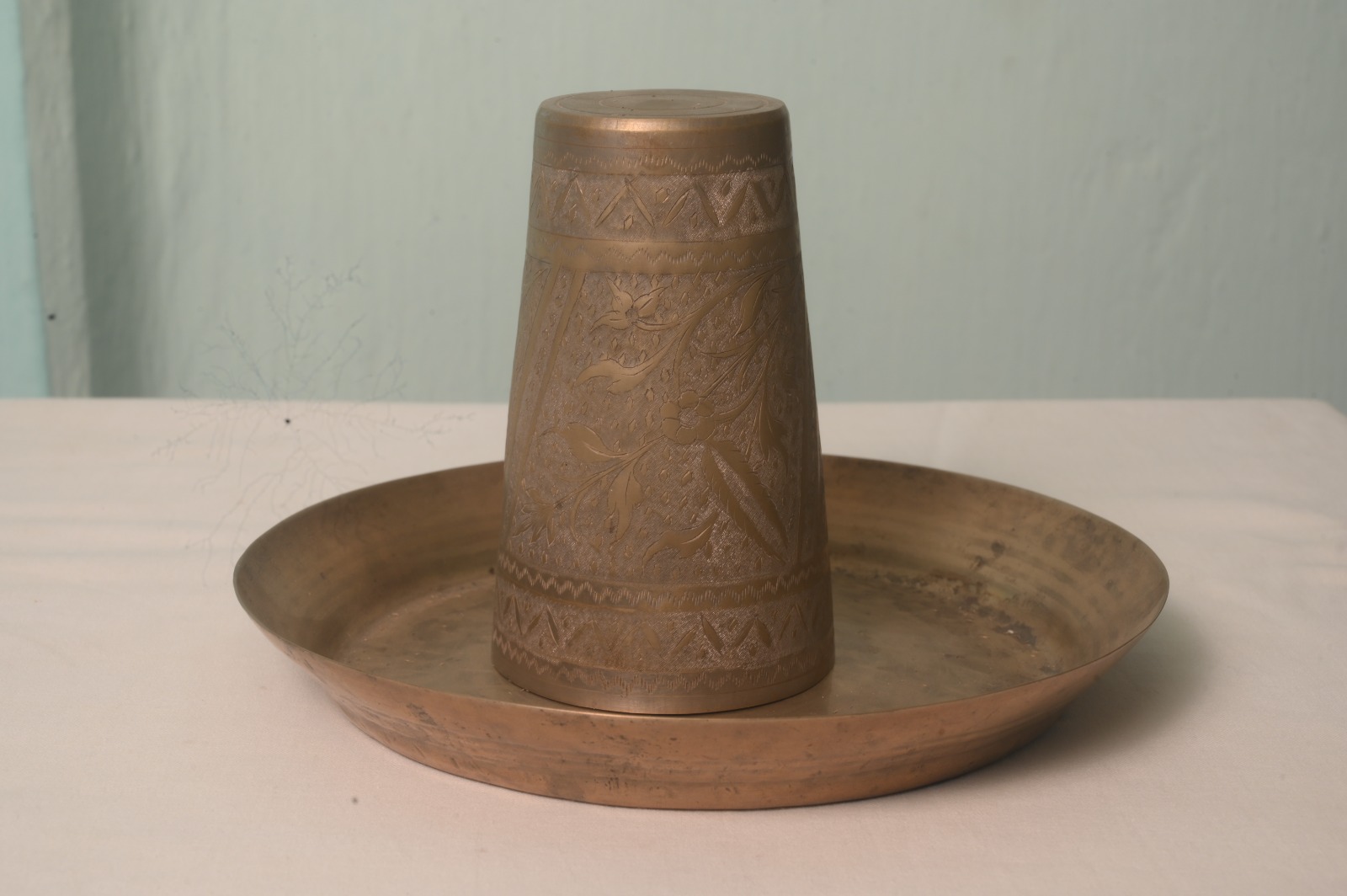 PLATE AND TUMBLER OF BRONZE
