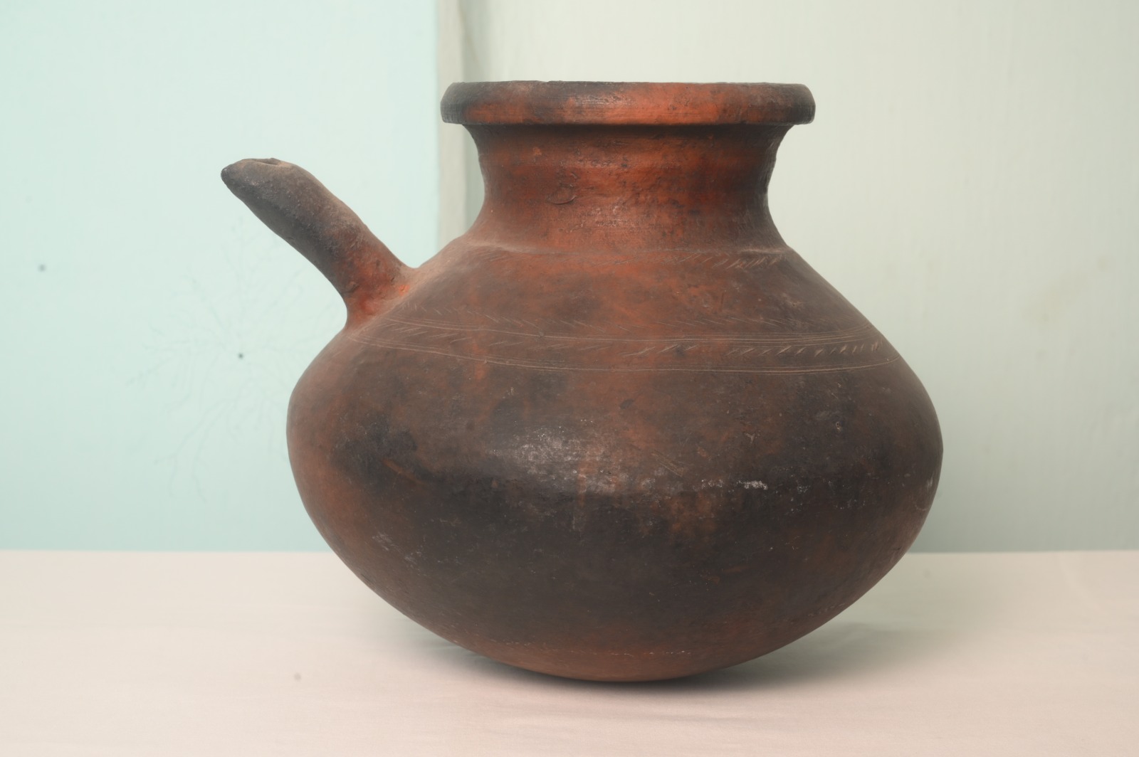 EARTHEN POT