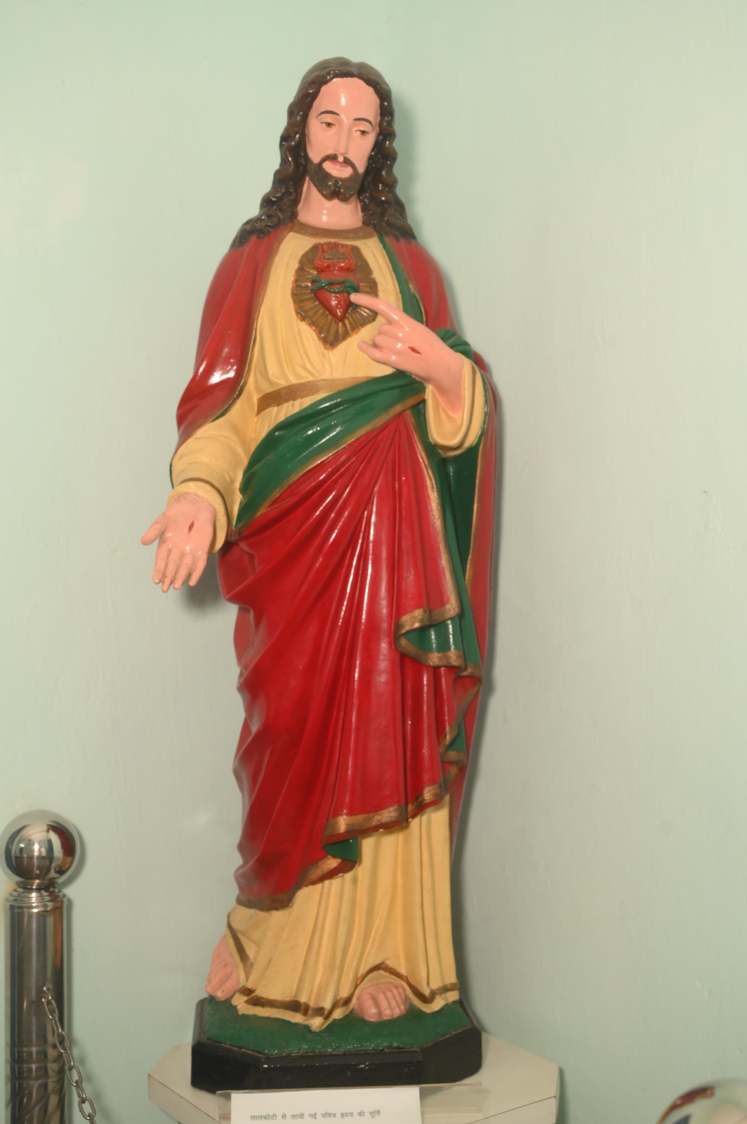 STATUE OF SECRED HEART OF JESUS